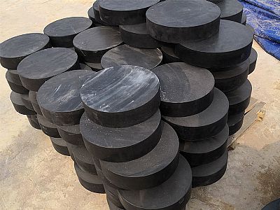富锦市板式橡胶支座由若干层橡胶片与薄钢板经加压硫化